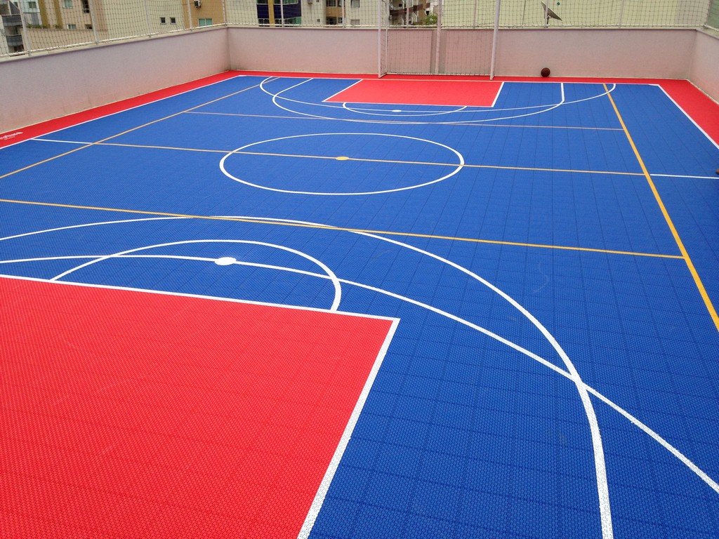 Quadra poliesportiva com piso modular Sport It